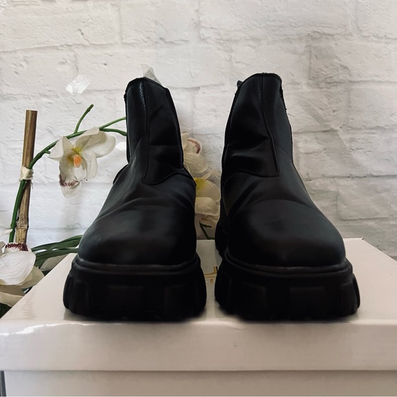 Lug Sole Boots - Picture 4 of 9